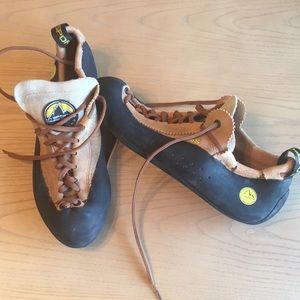 La Sportiva Mythos Vibram Edge Climbing Shoe